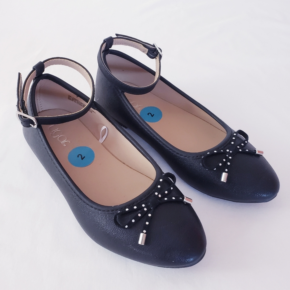 Girls black flat shoes